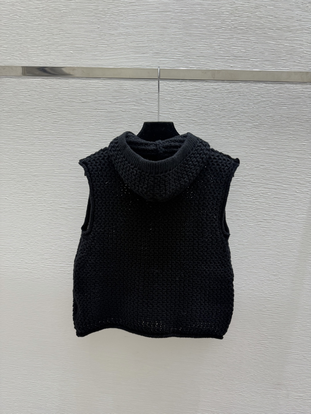 🆕M家🆕  早秋新款 纯色简约连帽针织背心开衫 颜色：杏色 黑色 尺码：36.38.40      