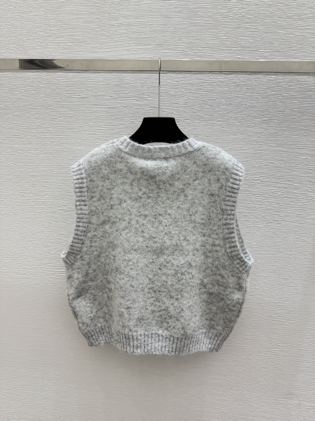 🆕D家🆕  早秋新款 撞色花卉圆领针织背心 颜色：浅灰 深灰 尺码：36.38.40      