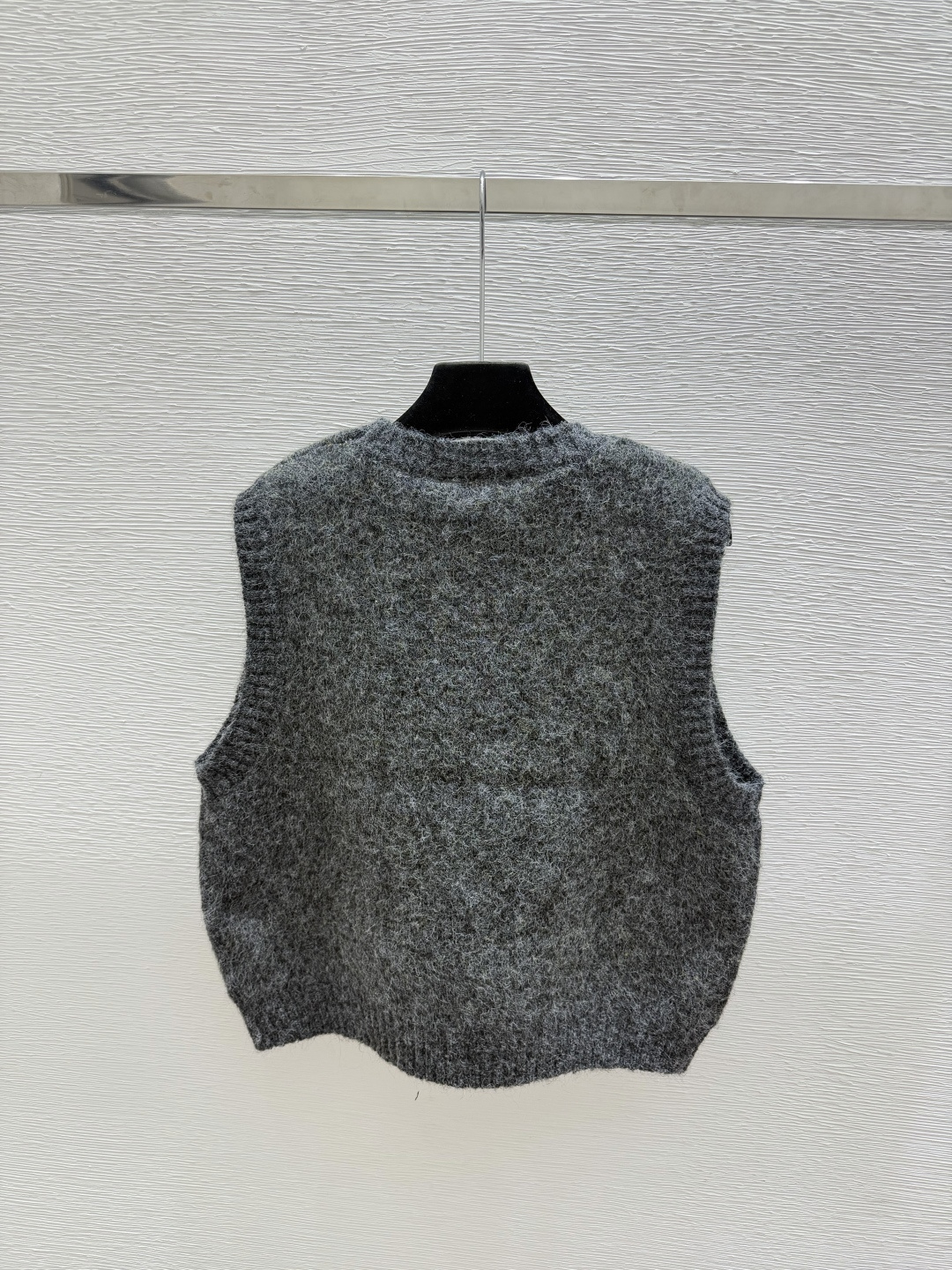 🆕D家🆕  早秋新款 撞色花卉圆领针织背心 颜色：浅灰 深灰 尺码：36.38.40      