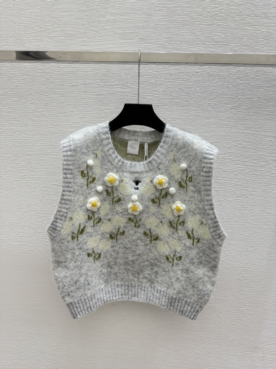 🆕D家🆕  早秋新款 撞色花卉圆领针织背心 颜色：浅灰 深灰 尺码：36.38.40      