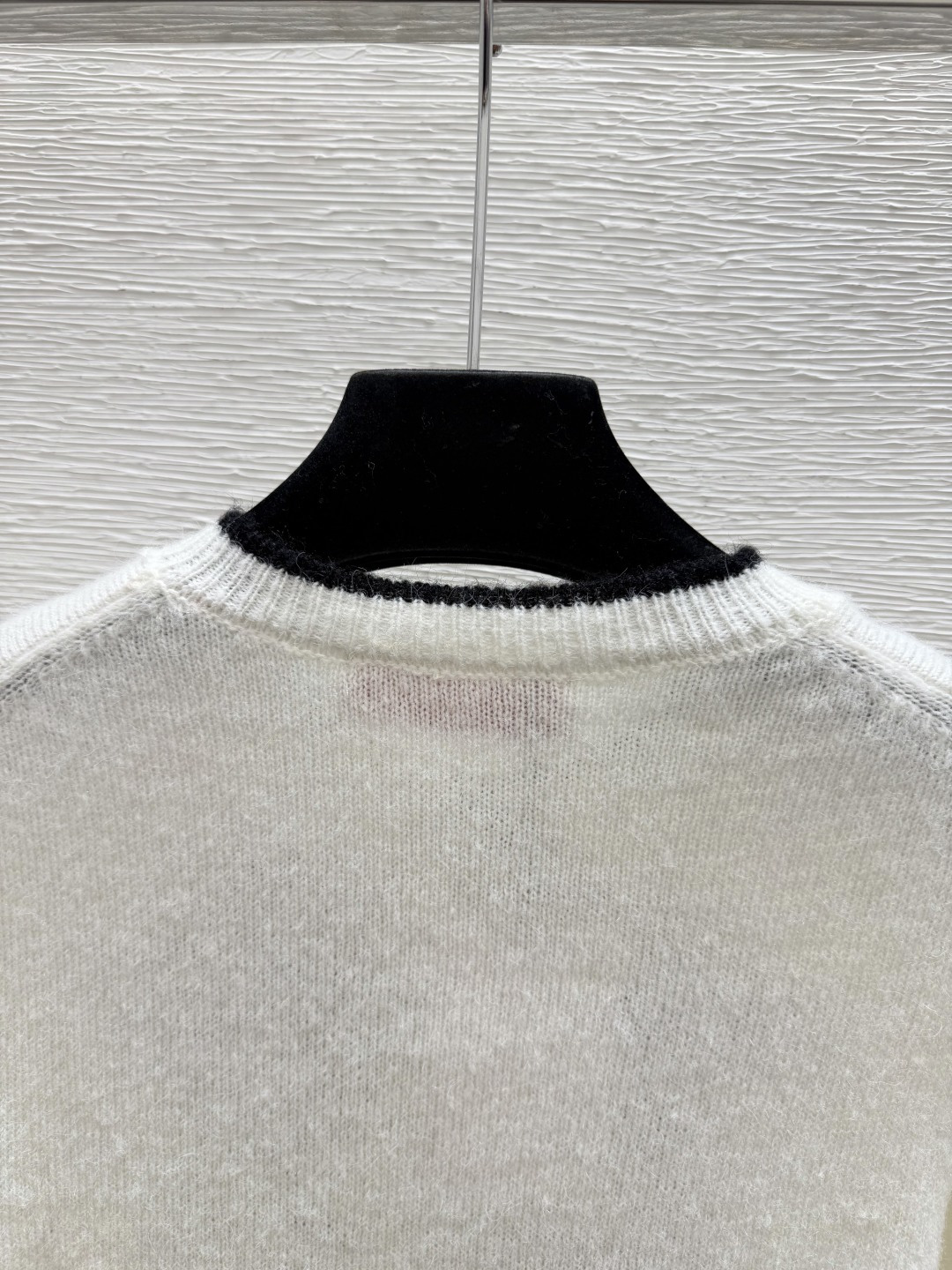 🆕VA家🆕  早秋新款 撞色蝴蝶结圆领针织长袖开衫 颜色：白色 尺码：36.38.40      