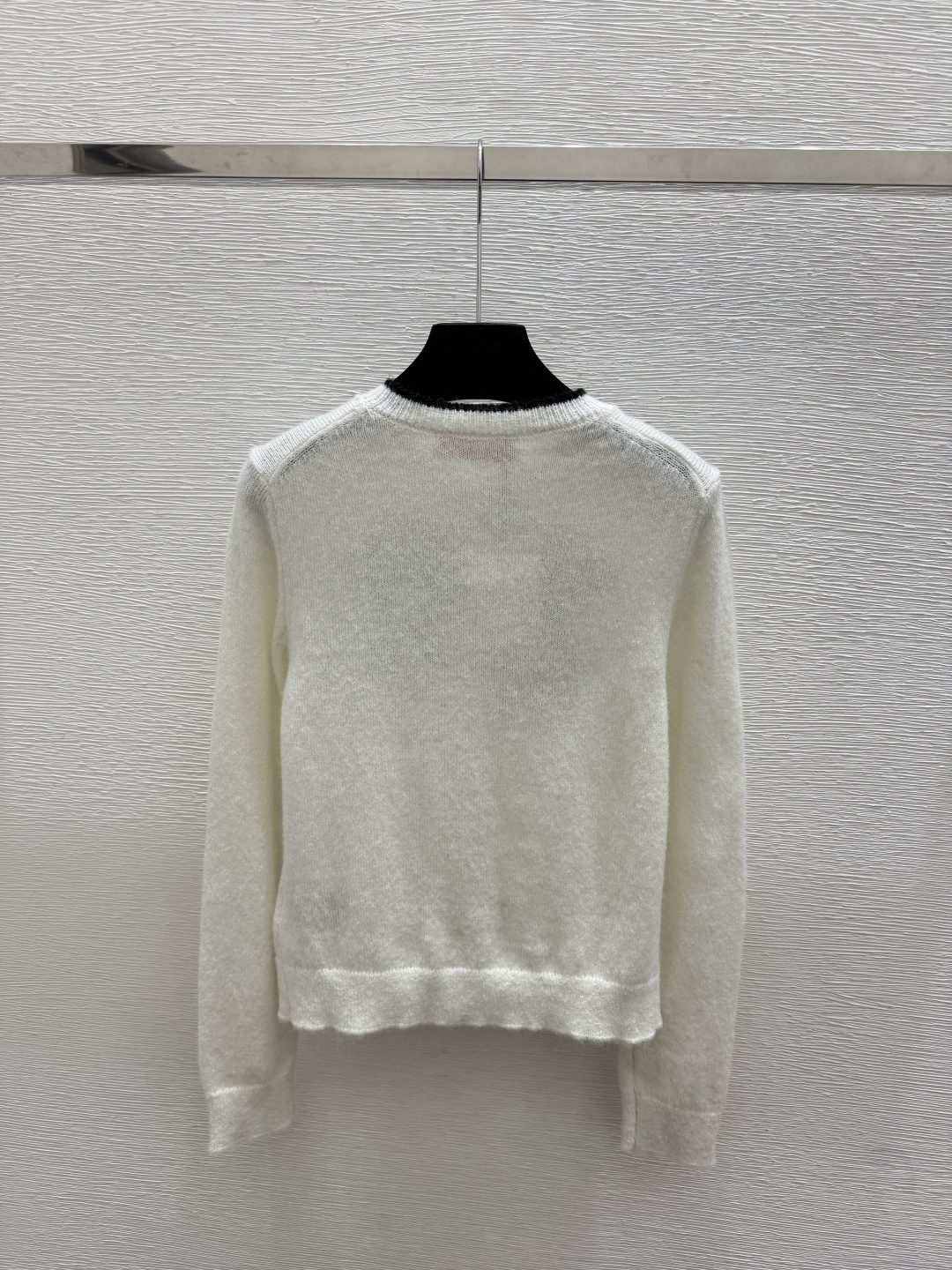 🆕VA家🆕  早秋新款 撞色蝴蝶结圆领针织长袖开衫 颜色：白色 尺码：36.38.40      