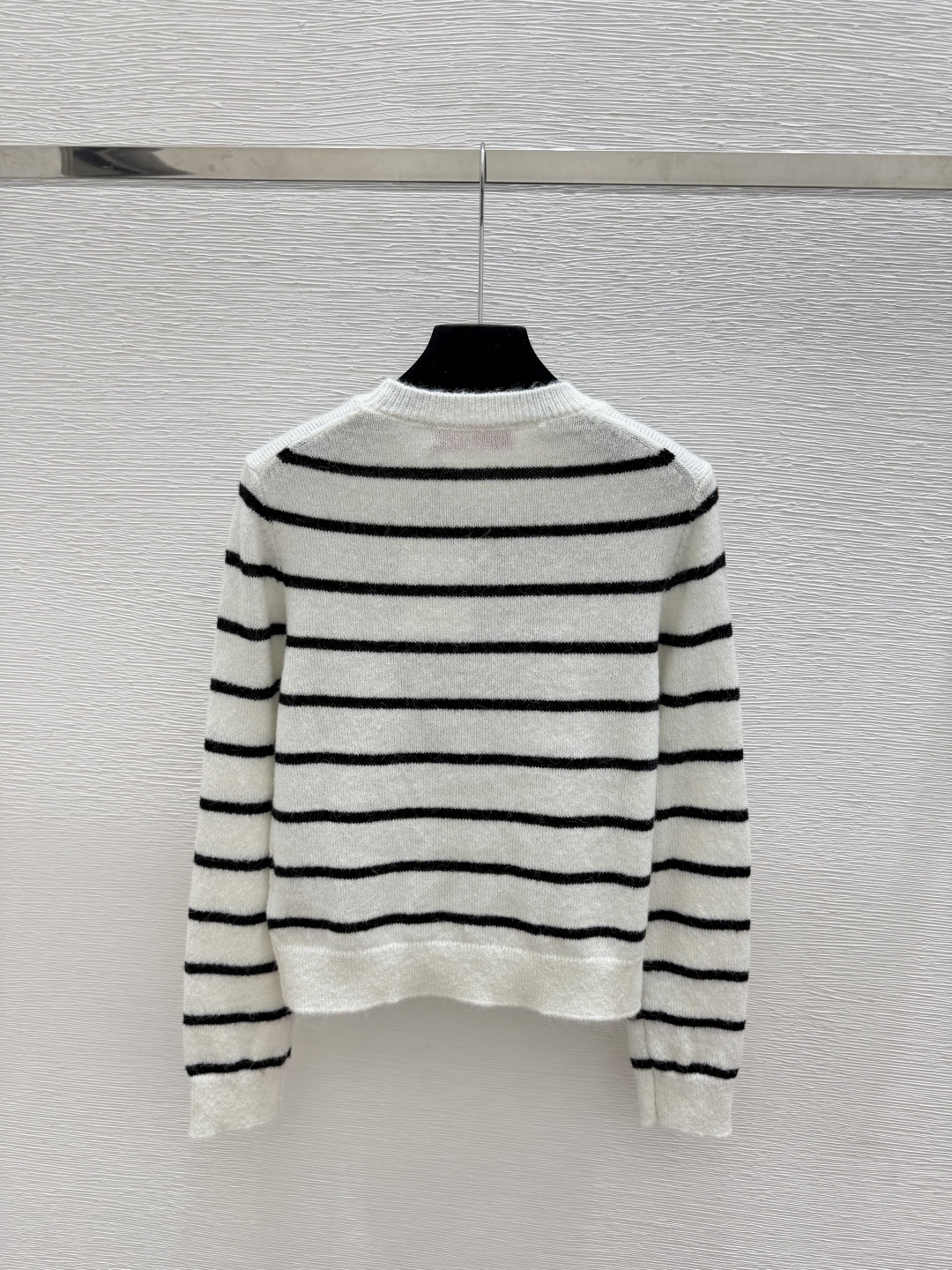 🆕VA家🆕  早秋新款 撞色条纹蝴蝶结圆领针织长袖 颜色：白色 尺码：36.38.40      