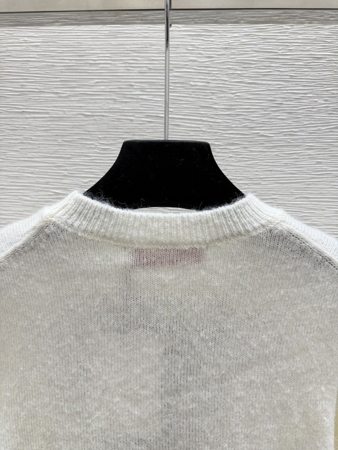 🆕VA家🆕  早秋新款 撞色蝴蝶结圆领针织长袖 颜色：白色 尺码：36.38.40      