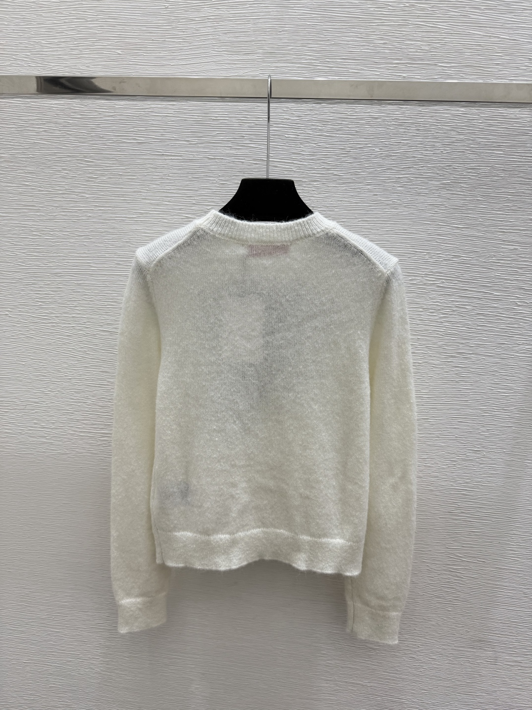 🆕VA家🆕  早秋新款 撞色蝴蝶结圆领针织长袖 颜色：白色 尺码：36.38.40      