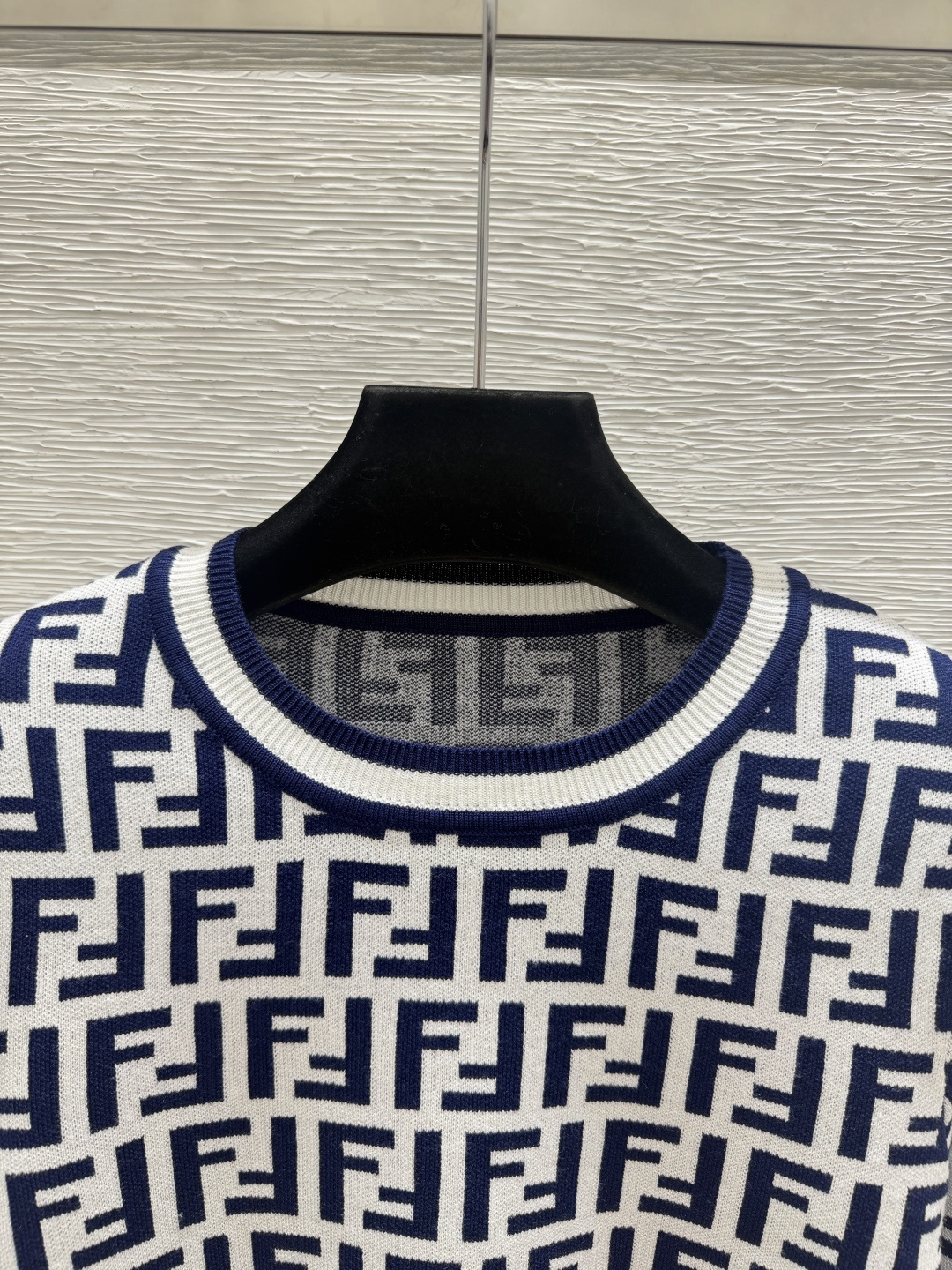 🆕F家🆕  早秋新款  撞色老花字母圆领针织长袖 颜色：白色 咖啡 宝蓝 尺码：36.38.40      