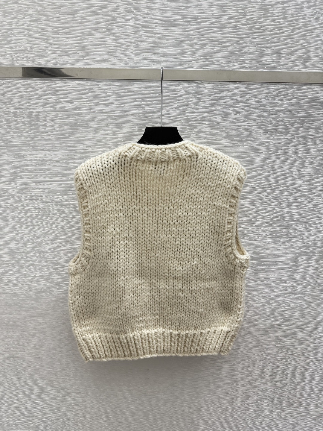 🆕CH家🆕  早秋新款  撞色菱格圆领针织背心开衫 颜色：杏色 尺码：36.38.40      