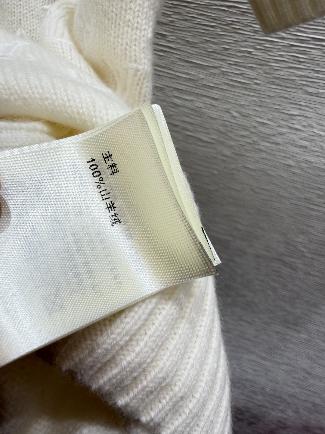 🆕L家🆕  早秋新款  纯色老花字母圆领针织短袖 颜色：白色 尺码：36.38.40      