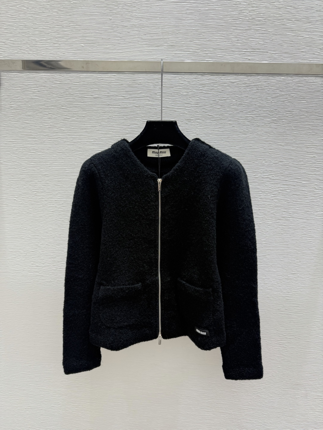 🆕M家🆕  早秋新款  纯色简约圆领针织长袖开衫 颜色：白色 黑色 尺码：36.38.40      