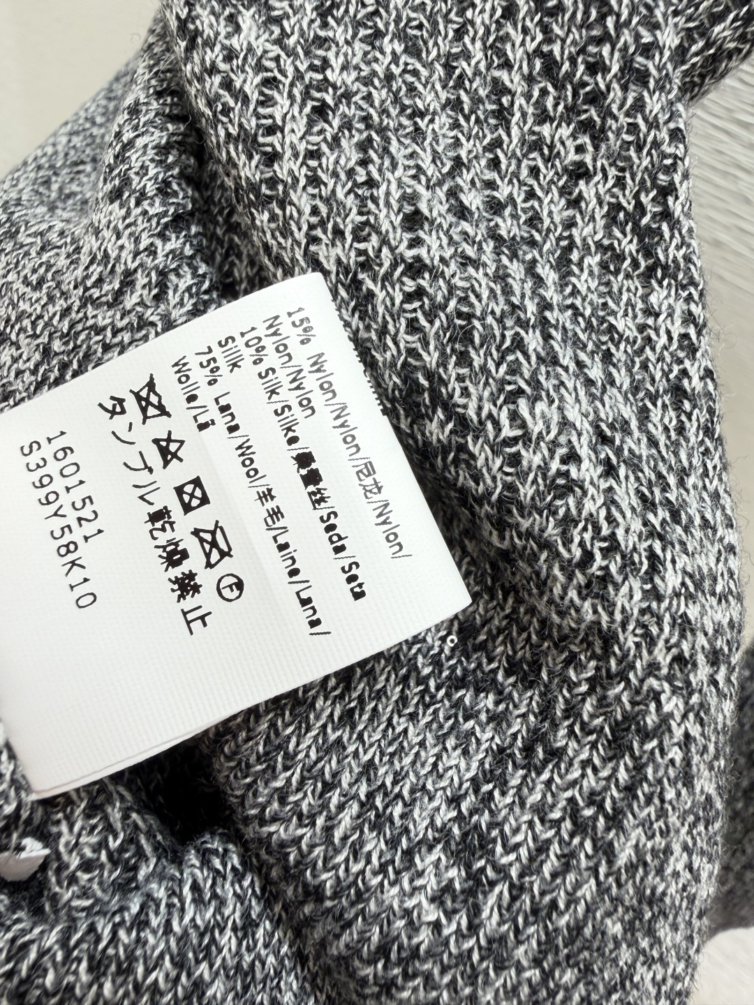 🆕LO家🆕  早秋新款  撞色条纹翻领针织长袖 颜色：黑色 尺码：36.38.40      
