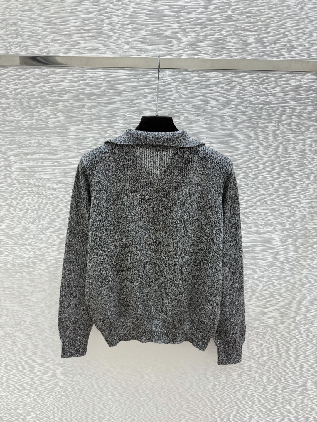 🆕LO家🆕  早秋新款  撞色条纹翻领针织长袖 颜色：黑色 尺码：36.38.40      