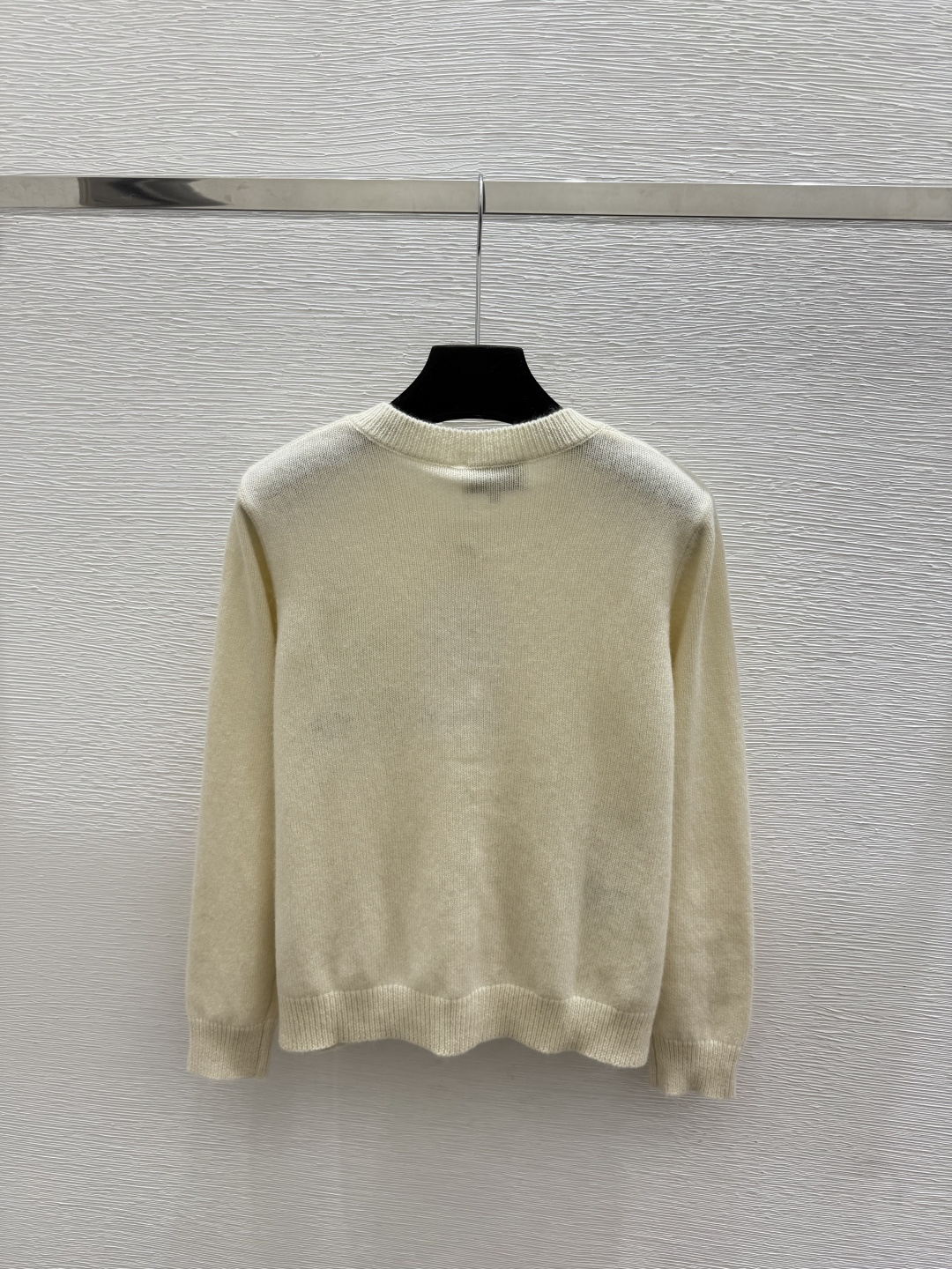🆕CH家🆕  早秋新款  撞色花卉圆领针织长袖开衫 颜色：杏色 咖啡 尺码：36.38.40      