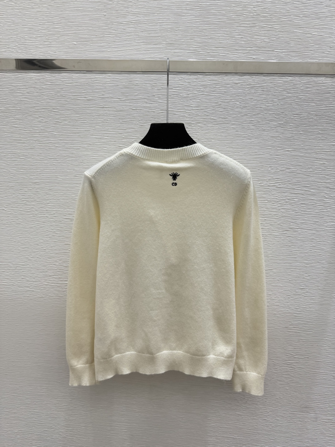 🆕D家🆕  早秋新款  撞色花卉圆领针织长袖 颜色：白色 咖啡 尺码：36.38.40      