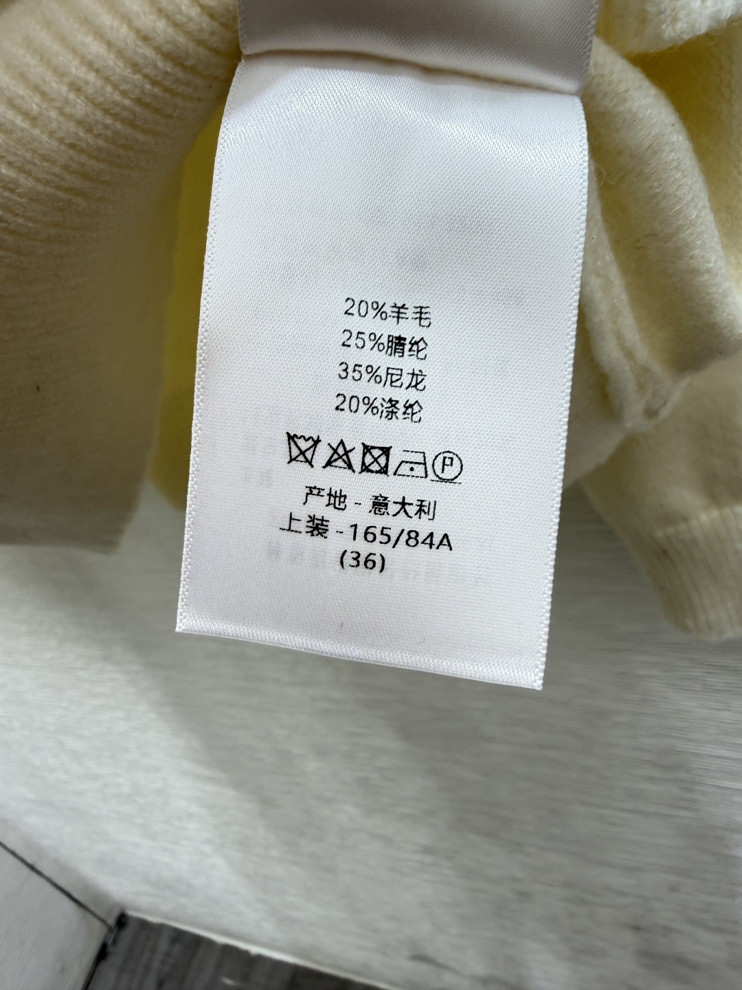 🆕D家🆕  早秋新款  撞色花卉圆领针织长袖 颜色：白色 咖啡 尺码：36.38.40      
