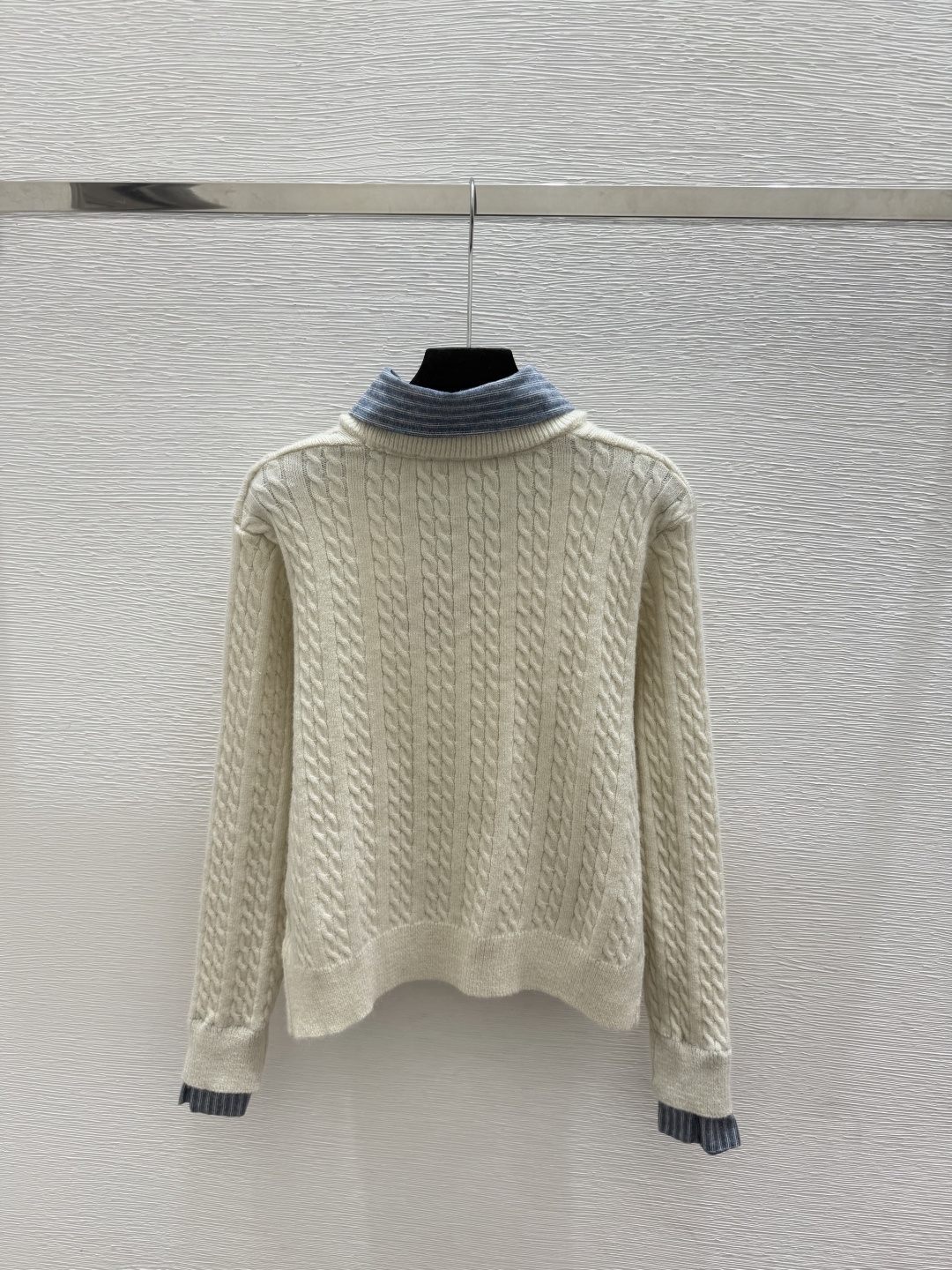 🆕M家🆕  早秋新款  撞色翻领针织长袖 颜色：杏色 宝蓝 尺码：36.38.40      