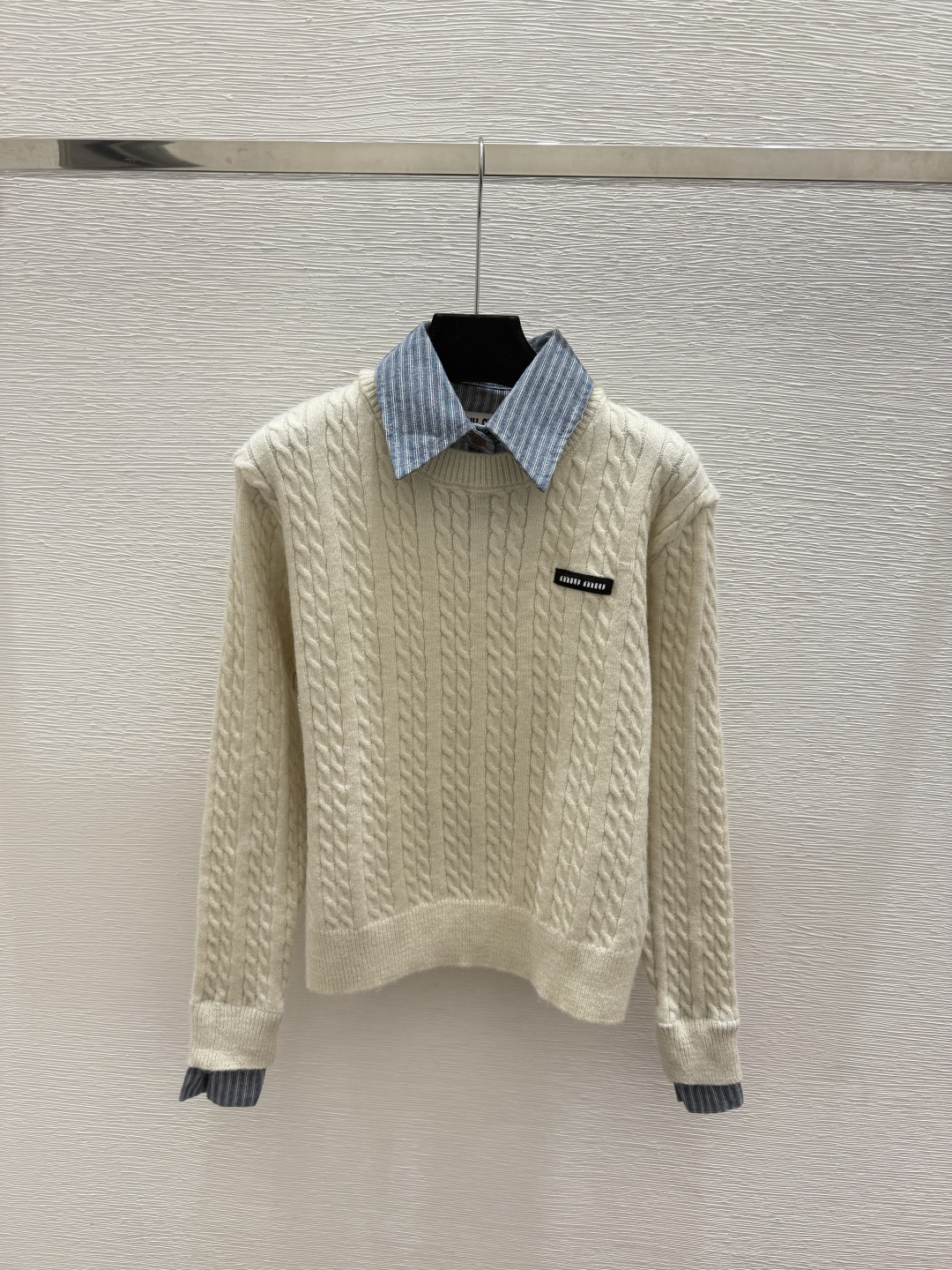 🆕M家🆕  早秋新款  撞色翻领针织长袖 颜色：杏色 宝蓝 尺码：36.38.40      