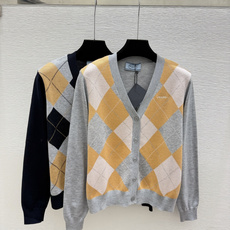 🆕P家🆕 早秋新款 撞色菱格V领针织长袖开衫 颜色:灰色 宝蓝 尺码:36.38.40 🆕P家🆕 早秋新款 撞色菱格V领针织长袖开衫 颜色:灰色 宝蓝 尺码:36.38.40