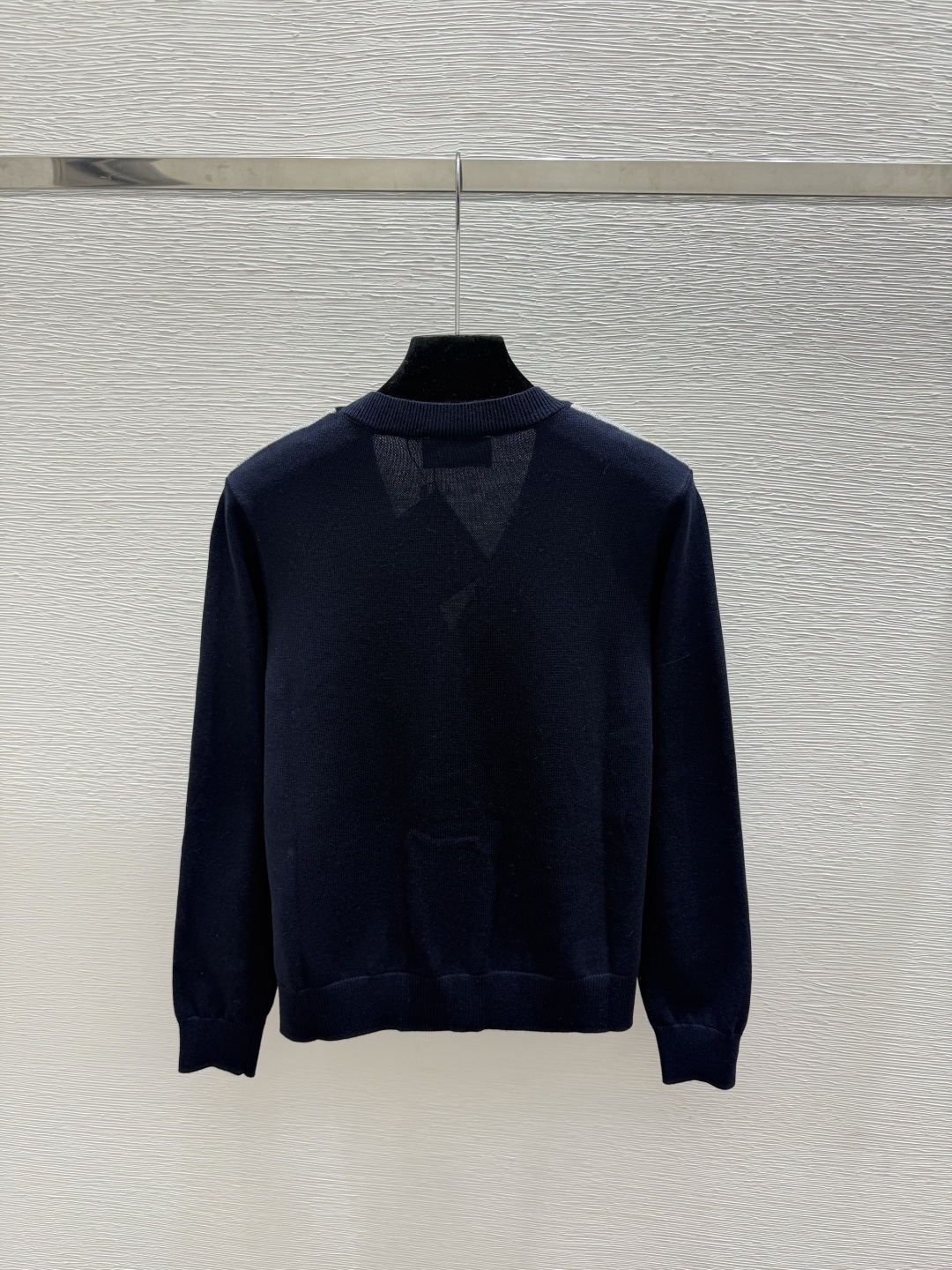 🆕P家🆕  早秋新款  撞色菱格V领针织长袖开衫 颜色：灰色 宝蓝 尺码：36.38.40      