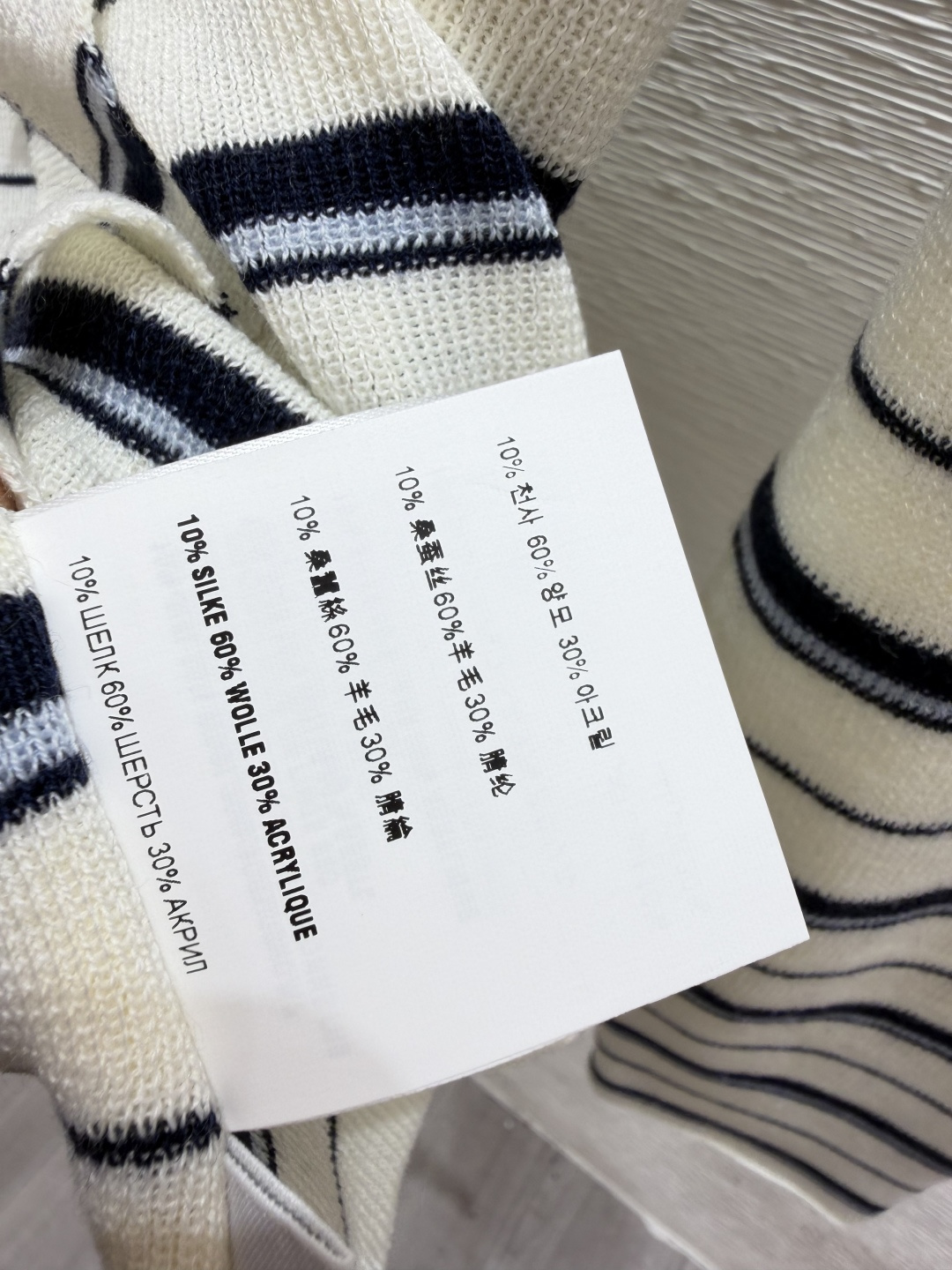 🆕M家🆕  早秋新款  撞色条纹披肩圆领针织长袖开衫 颜色：杏色 卡其 灰色 尺码：36.38.40      