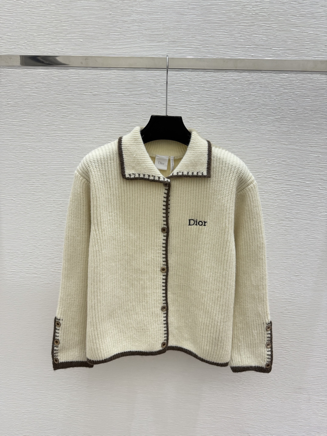 🆕D家🆕  早秋新款  撞色翻领针织长袖开衫 颜色：杏色 咖啡 尺码：36.38.40      