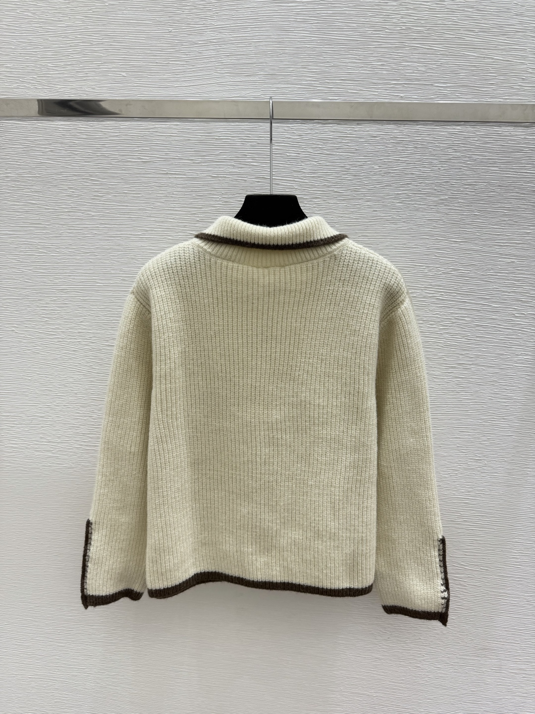 🆕D家🆕  早秋新款  撞色翻领针织长袖开衫 颜色：杏色 咖啡 尺码：36.38.40      