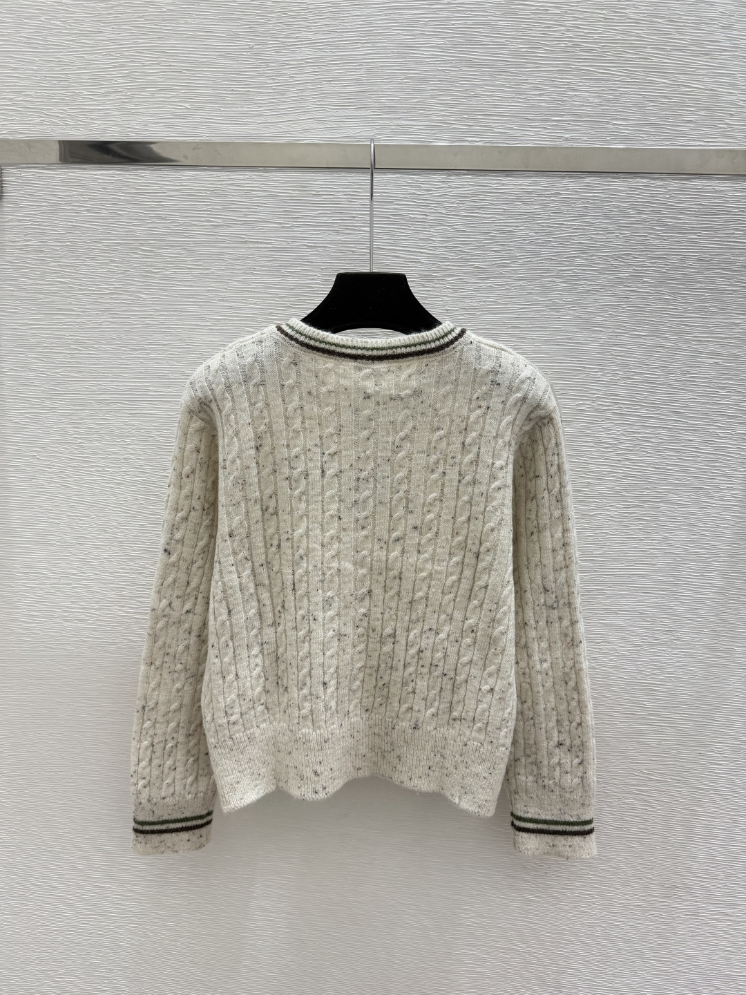 🆕LO家🆕  早秋新款  撞色简约圆领针织长袖开衫 颜色：杏色 尺码：36.38.40      
