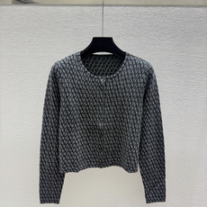 🆕VA家🆕 早秋新款 撞色简约圆领针织长袖开衫 颜色:灰色 尺码:36.38.40 🆕VA家🆕 早秋新款 撞色简约圆领针织长袖开衫 颜色:灰色 尺码:36.38.40