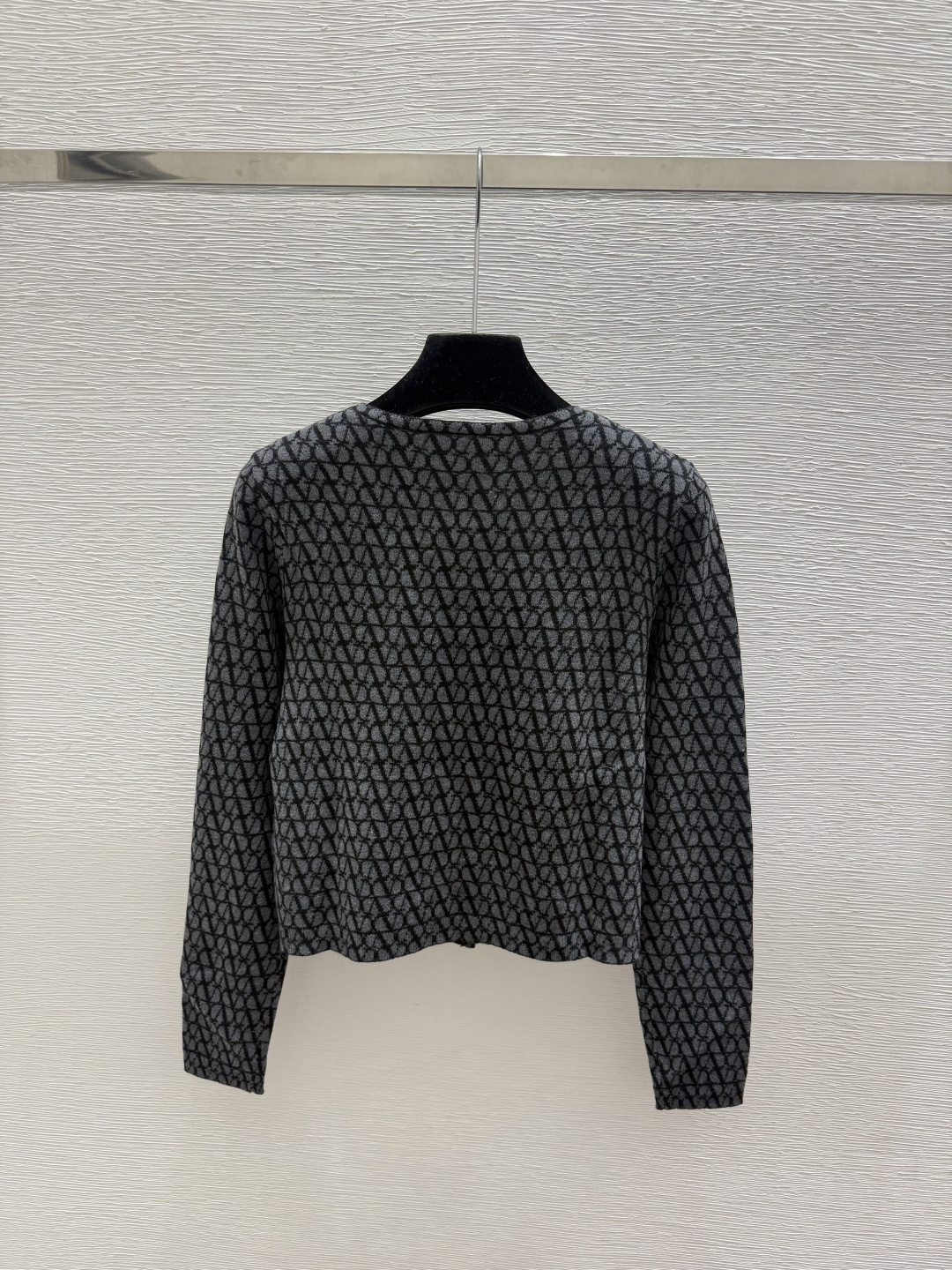 🆕VA家🆕  早秋新款  撞色简约圆领针织长袖开衫 颜色：灰色 尺码：36.38.40      