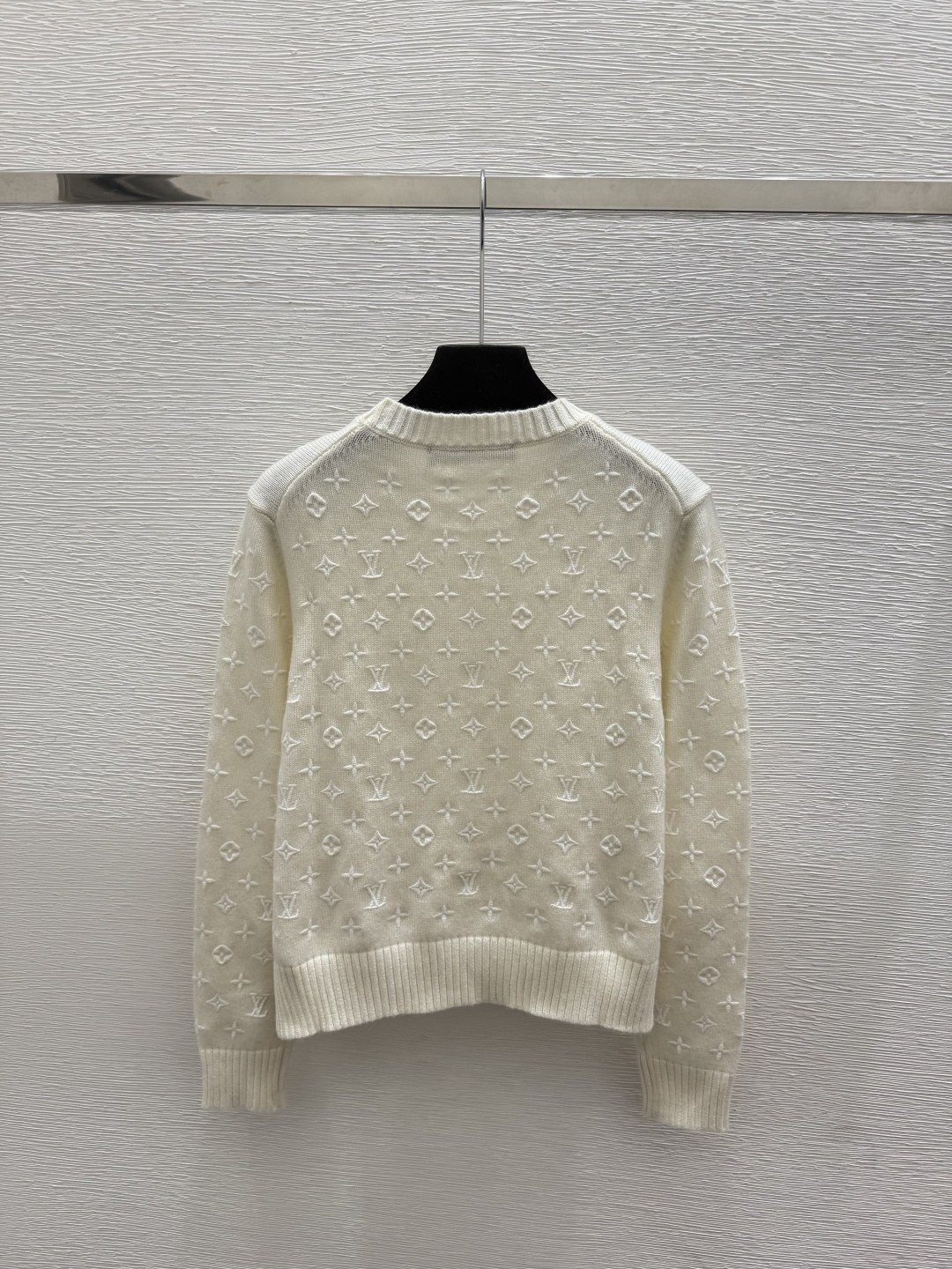 🆕L家🆕  早秋新款  纯色老花字母圆领针织长袖 颜色：白色 黑色 尺码：36.38.40      