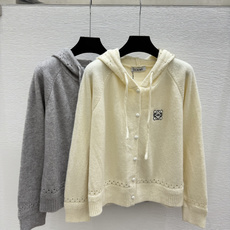 🆕LO家🆕 早秋新款 纯色简约连帽针织长袖开衫 颜色:杏色 灰色 尺码:36.38.40 🆕LO家🆕 早秋新款 纯色简约连帽针织长袖开衫 颜色:杏色 灰色 尺码:36.38.40