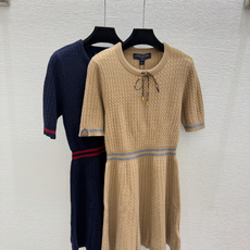🆕L家🆕 早秋新款 撞色简约圆领针织短袖裙 颜色:卡其 宝蓝 尺码:36.38.40 🆕L家🆕 早秋新款 撞色简约圆领针织短袖裙 颜色:卡其 宝蓝 尺码:36.38.40