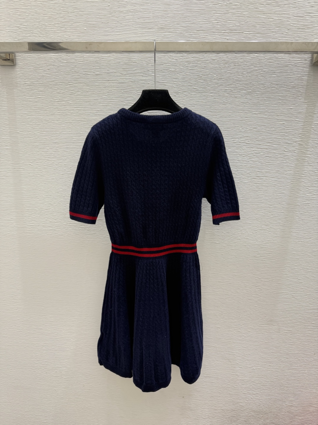 🆕L家🆕  早秋新款  撞色简约圆领针织短袖裙 颜色：卡其 宝蓝 尺码：36.38.40      