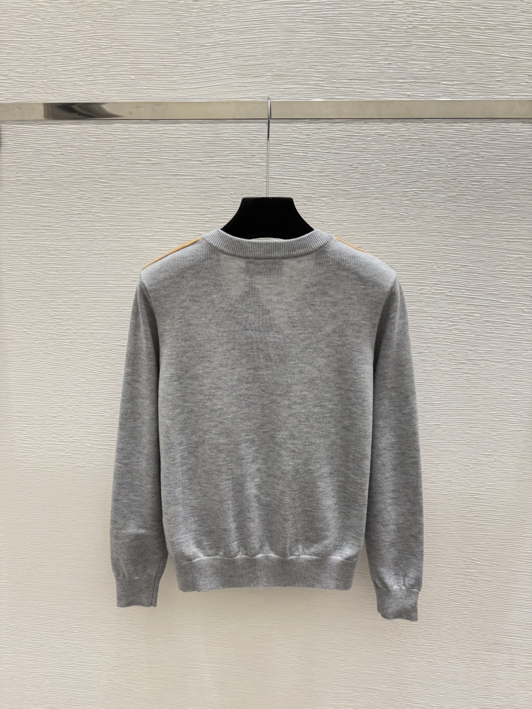 🆕P家🆕  早秋新款  撞色菱格V领针织长袖 颜色：灰色 宝蓝 尺码：36.38.40      