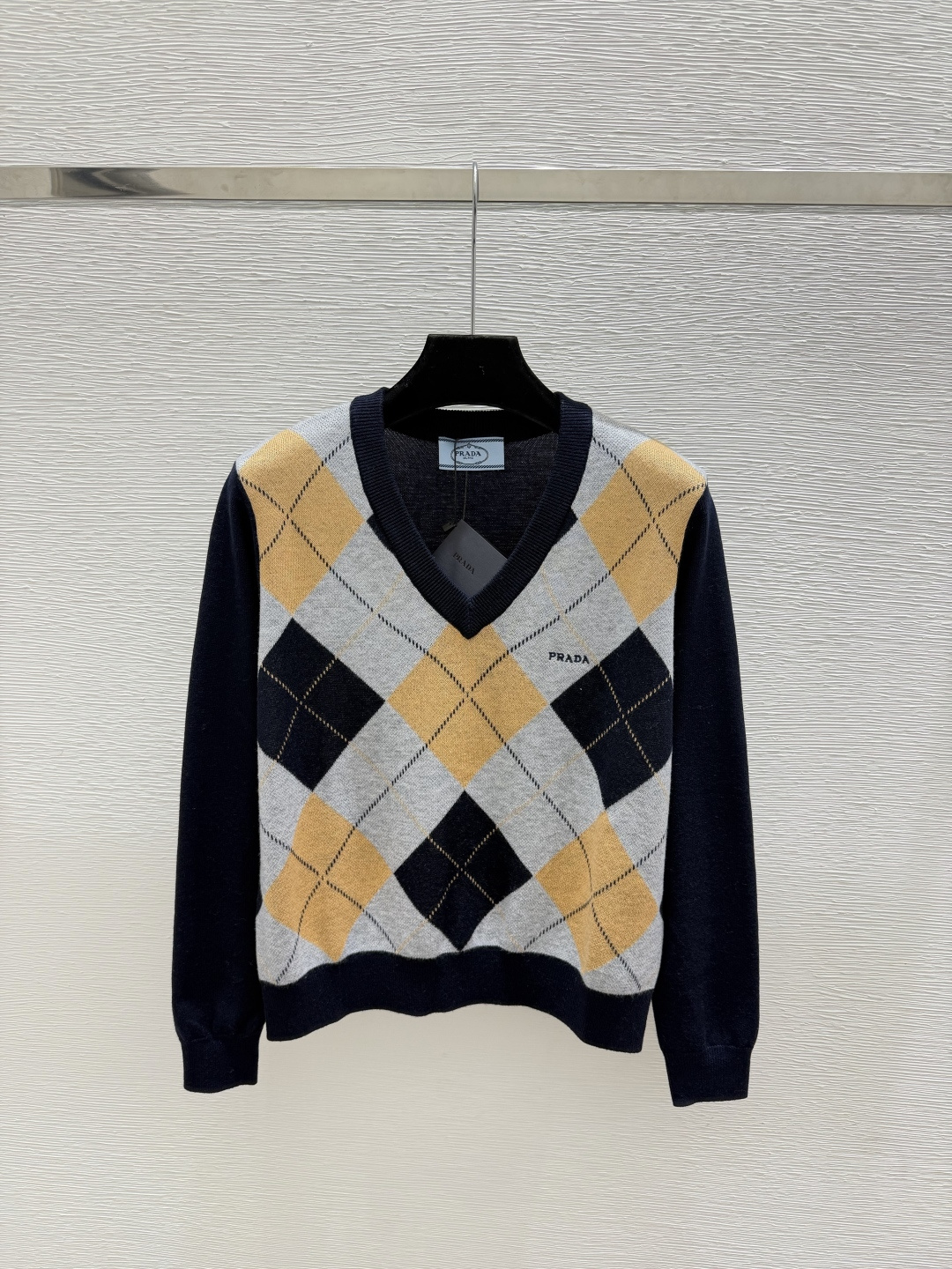 🆕P家🆕  早秋新款  撞色菱格V领针织长袖 颜色：灰色 宝蓝 尺码：36.38.40      