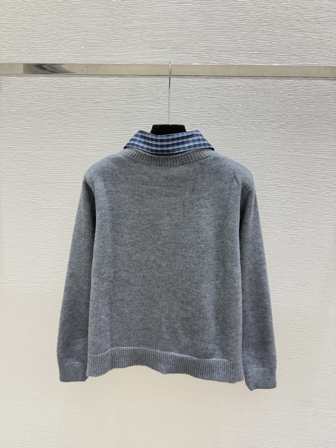 🆕M家🆕  早秋新款  撞色翻领针织长袖开衫 颜色：杏色 灰色 尺码：36.38.40      