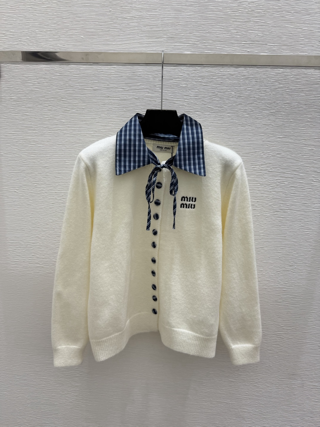 🆕M家🆕  早秋新款  撞色翻领针织长袖开衫 颜色：杏色 灰色 尺码：36.38.40      