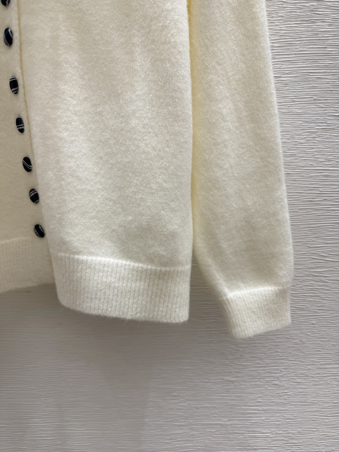 🆕M家🆕  早秋新款  撞色翻领针织长袖开衫 颜色：杏色 灰色 尺码：36.38.40      