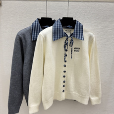 🆕M家🆕 早秋新款 撞色翻领针织长袖开衫 颜色:杏色 灰色 尺码:36.38.40 🆕M家🆕 早秋新款 撞色翻领针织长袖开衫 颜色:杏色 灰色 尺码:36.38.40