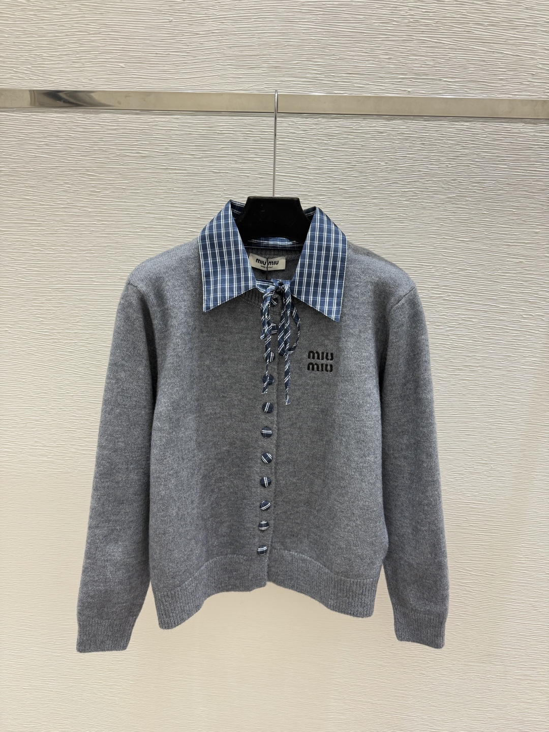 🆕M家🆕  早秋新款  撞色翻领针织长袖开衫 颜色：杏色 灰色 尺码：36.38.40      
