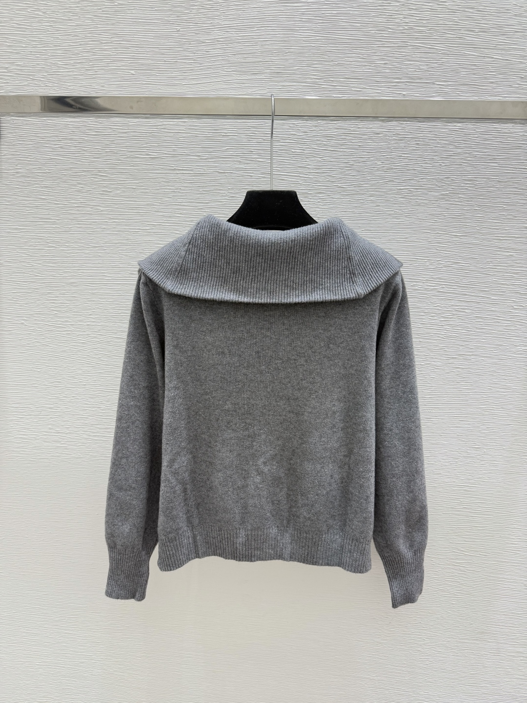 🆕M家🆕  早秋新款  纯色简约翻领针织长袖开衫 颜色：杏色 灰色 尺码：36.38.40      