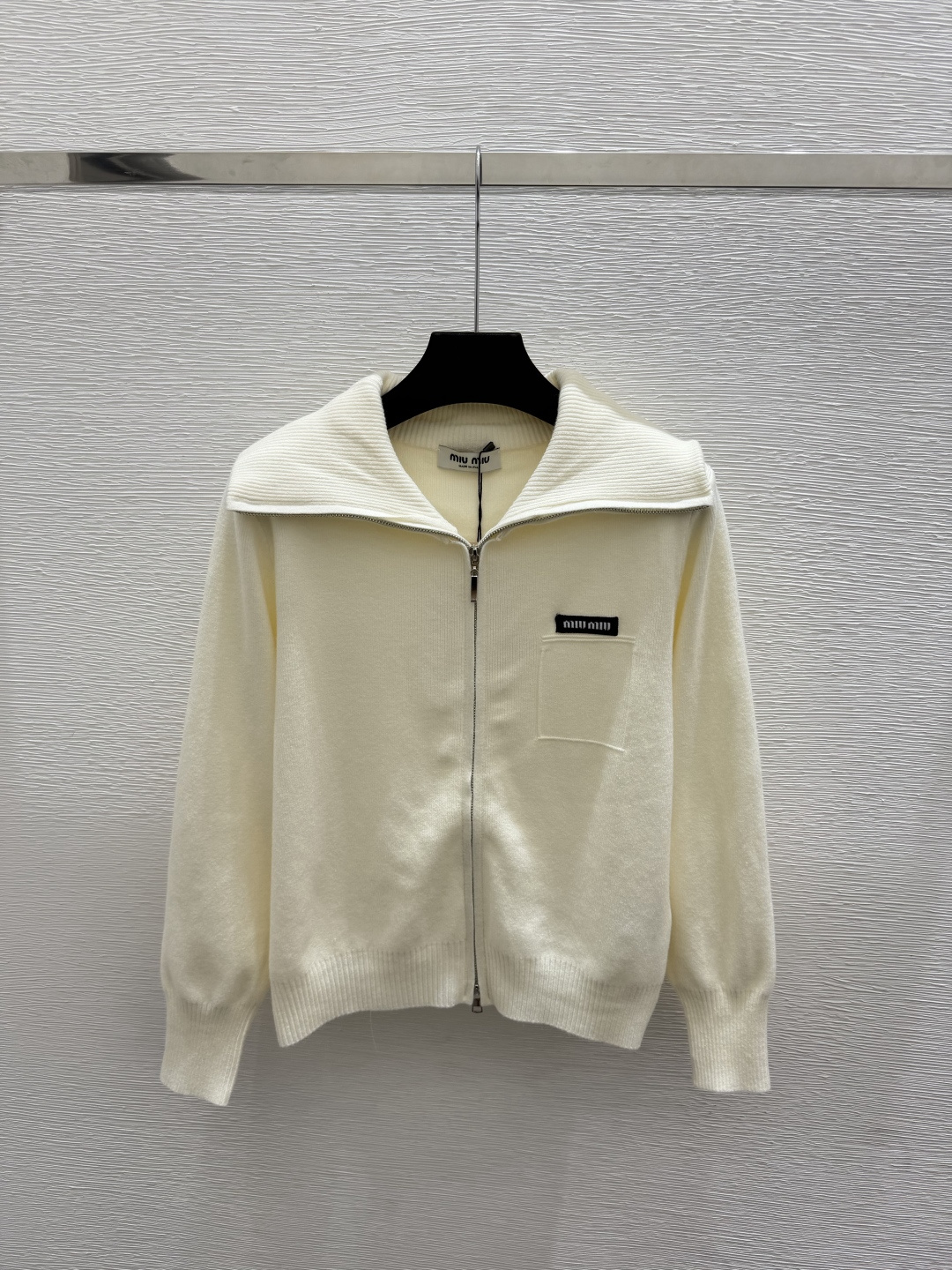🆕M家🆕  早秋新款  纯色简约翻领针织长袖开衫 颜色：杏色 灰色 尺码：36.38.40      