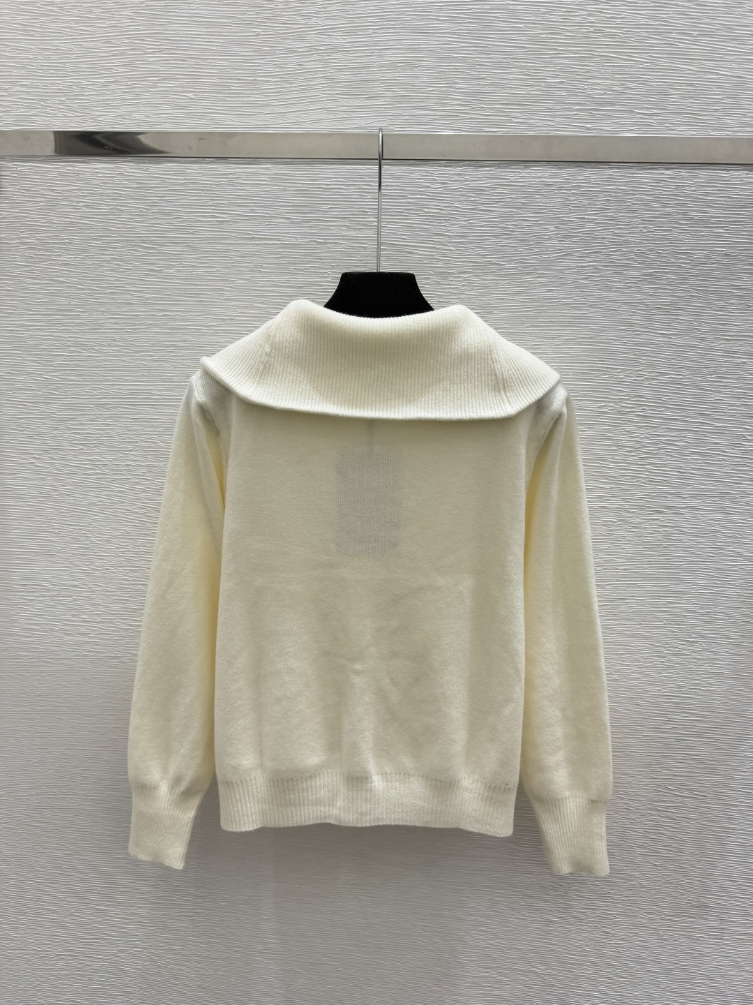 🆕M家🆕  早秋新款  纯色简约翻领针织长袖开衫 颜色：杏色 灰色 尺码：36.38.40      