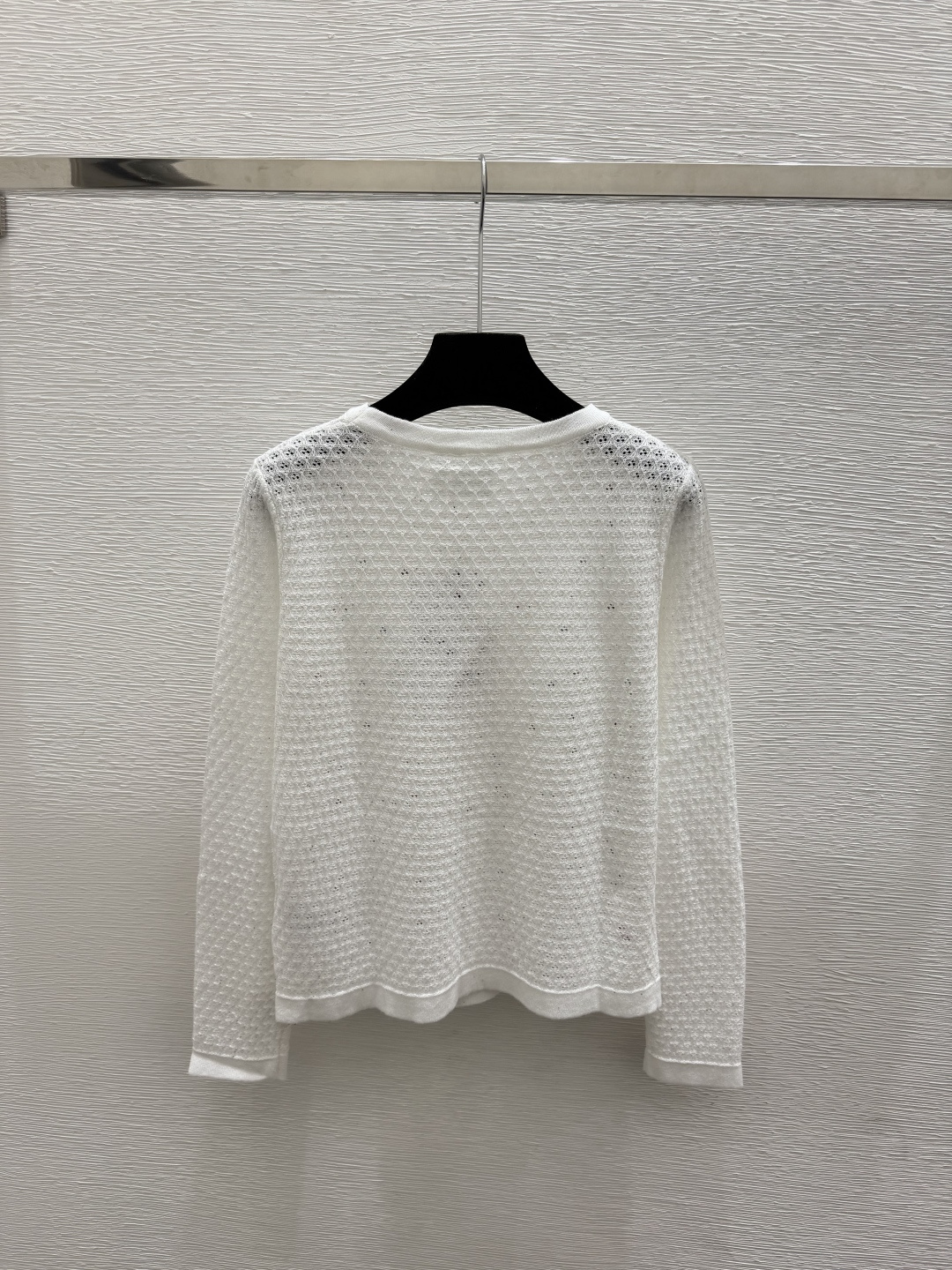 🆕D家🆕  早秋新款  撞色花卉圆领针织长袖开衫 颜色：白色 粉色 黑色 尺码：36.38.40      