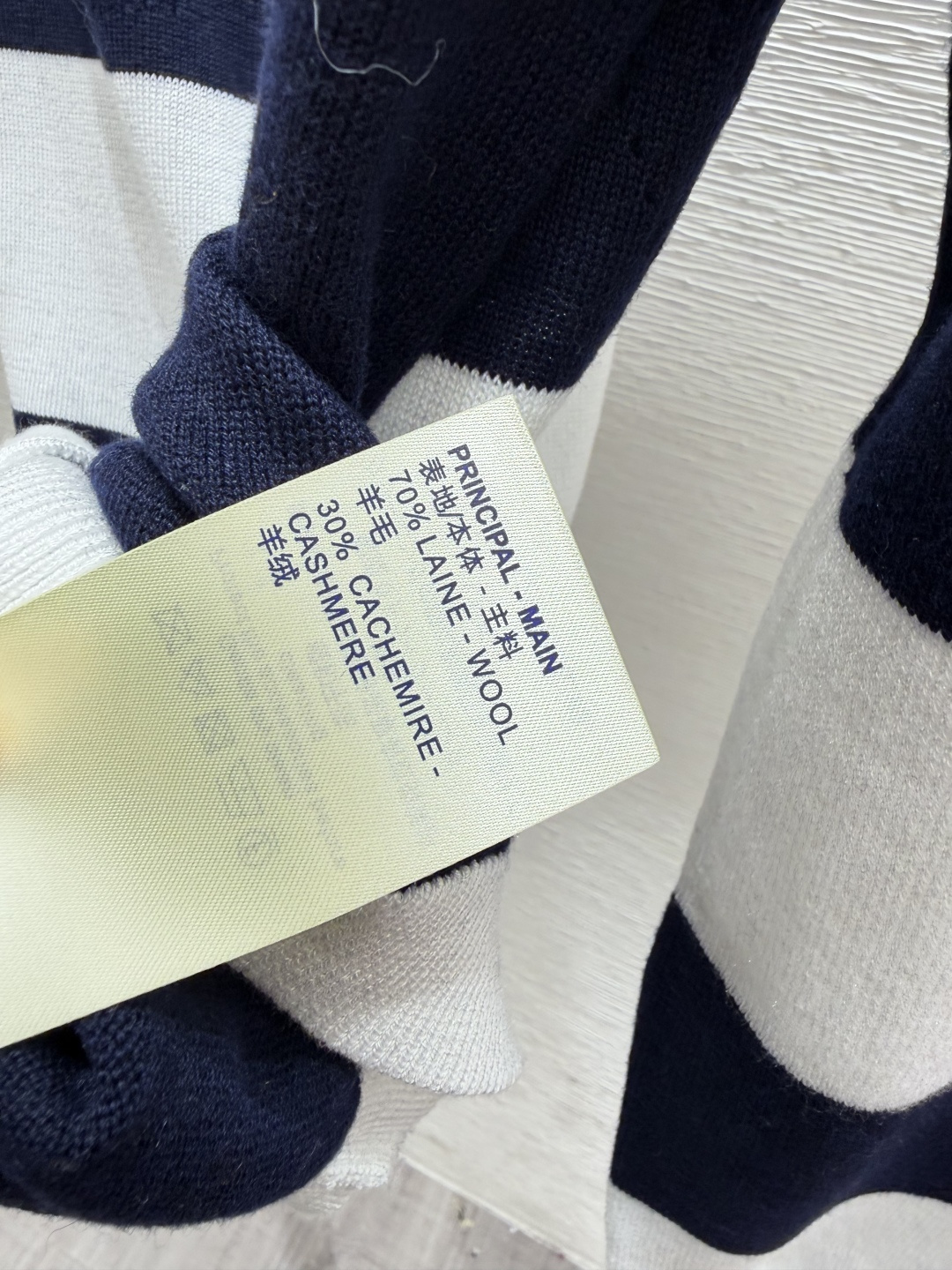 🆕L家🆕  早秋新款  撞色条纹圆领针织长袖开衫 颜色：白色 宝蓝 尺码：36.38.40      