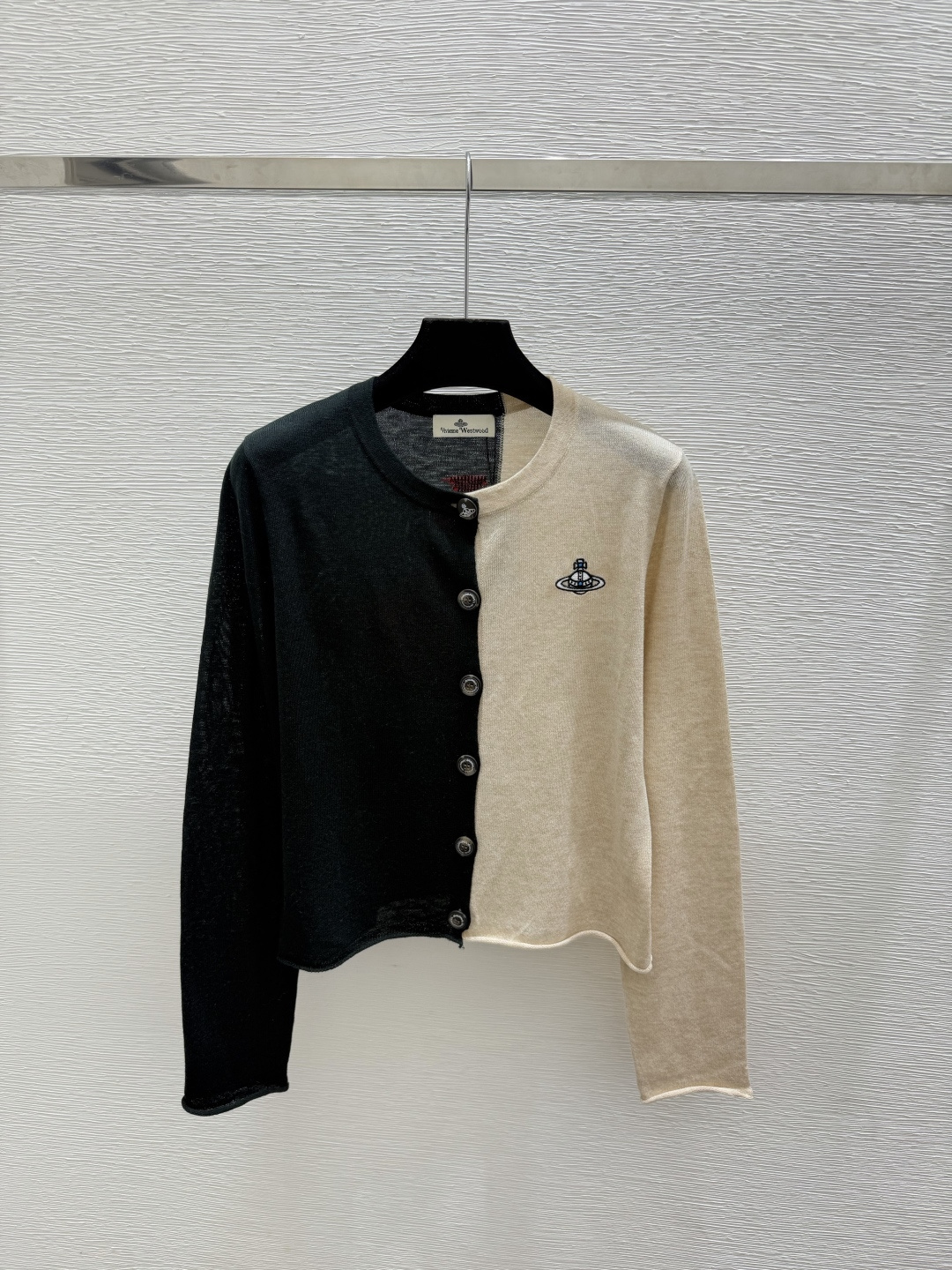 🆕VI家🆕  早秋新款  撞色简约圆领针织长袖开衫 颜色：绿色 黑色 尺码：36.38.40      