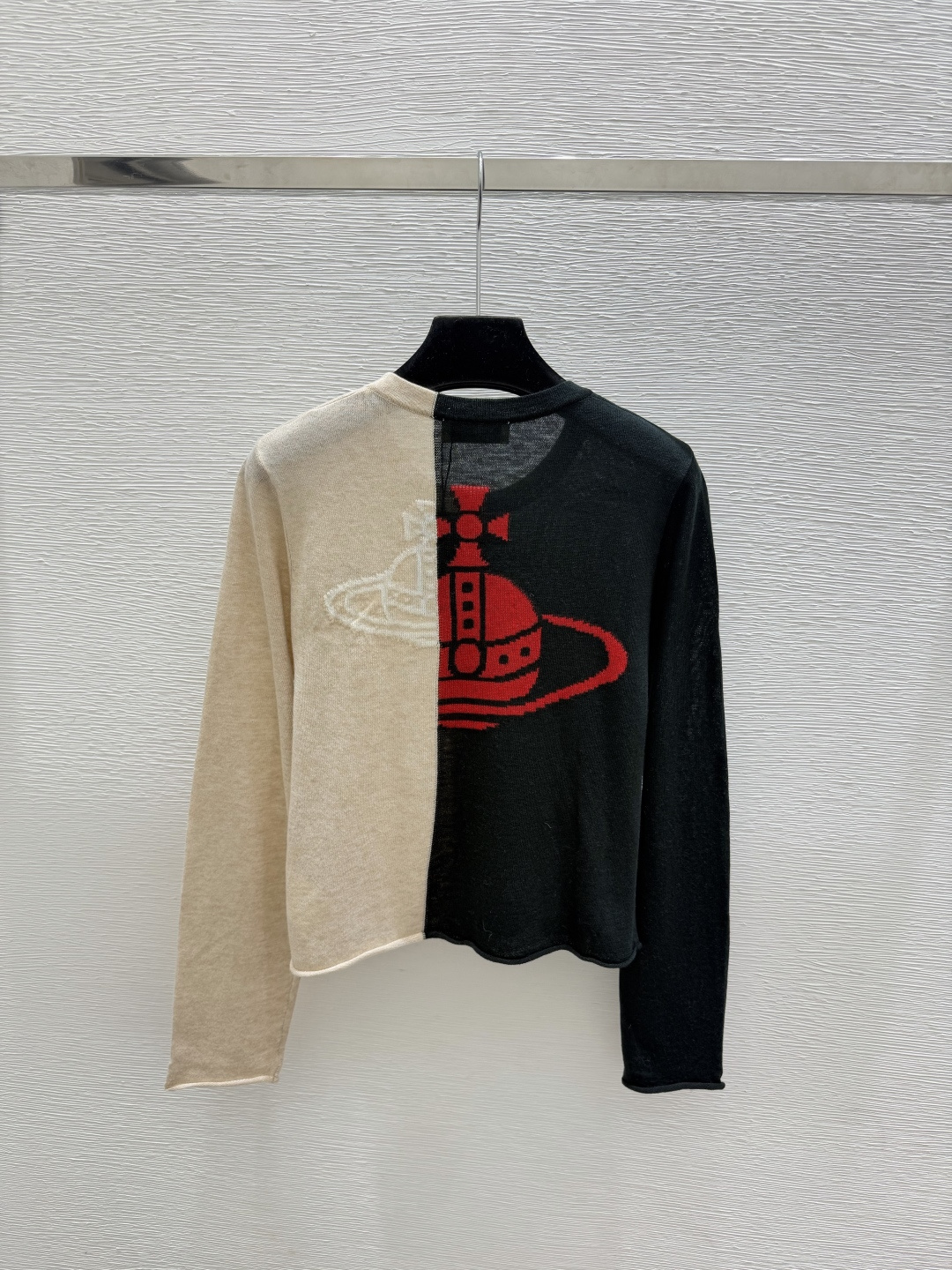 🆕VI家🆕  早秋新款  撞色简约圆领针织长袖开衫 颜色：绿色 黑色 尺码：36.38.40      