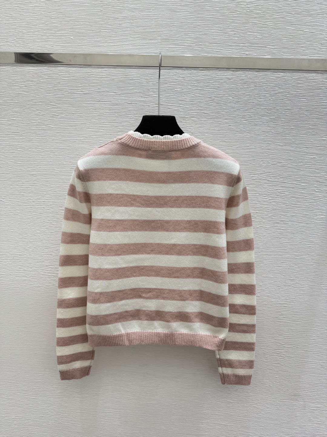 🆕M家🆕  早秋新款  撞色条纹圆领针织长袖开衫 颜色：粉色 咖啡 尺码：36.38.40      