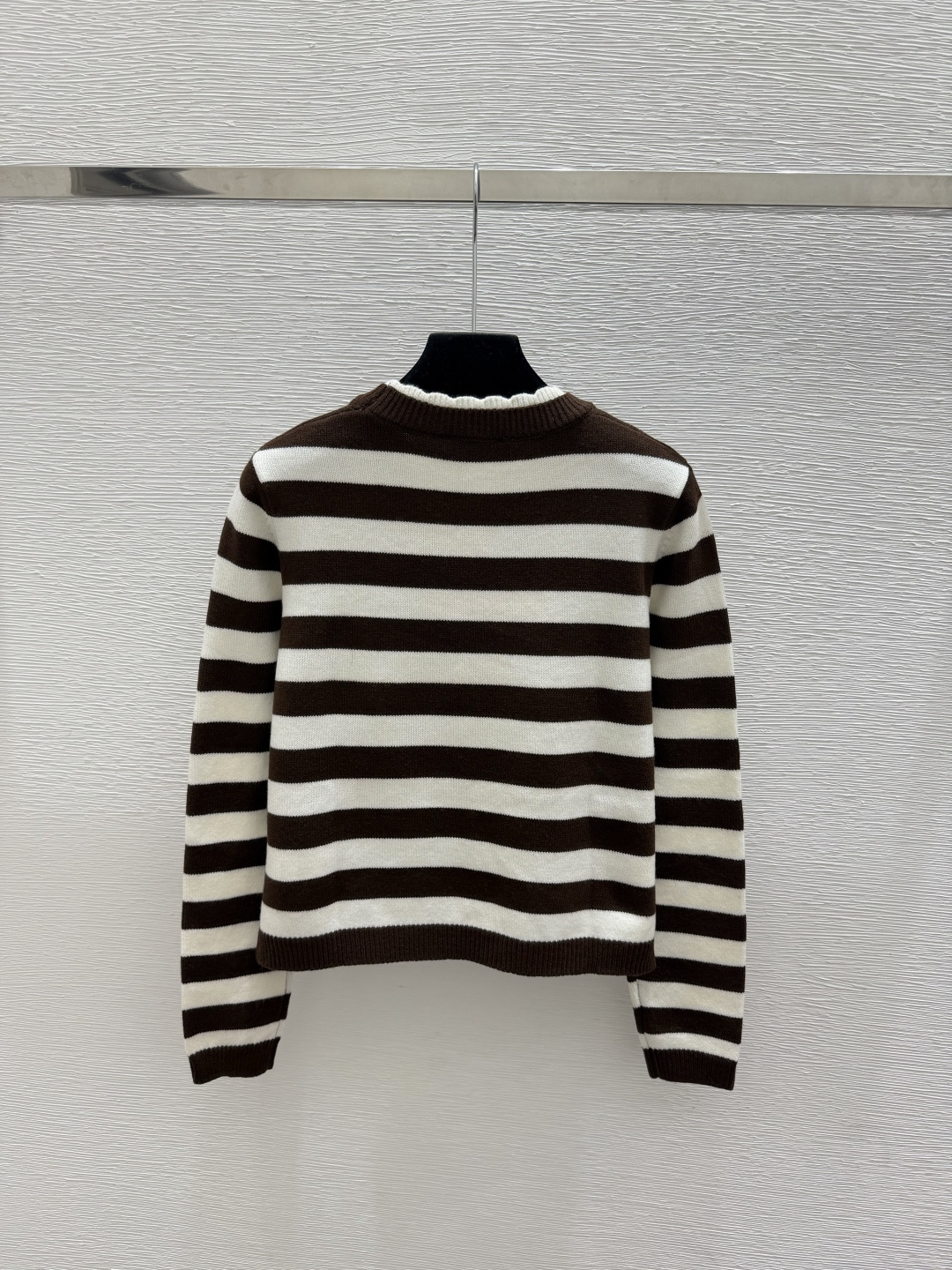 🆕M家🆕  早秋新款  撞色条纹圆领针织长袖开衫 颜色：粉色 咖啡 尺码：36.38.40      