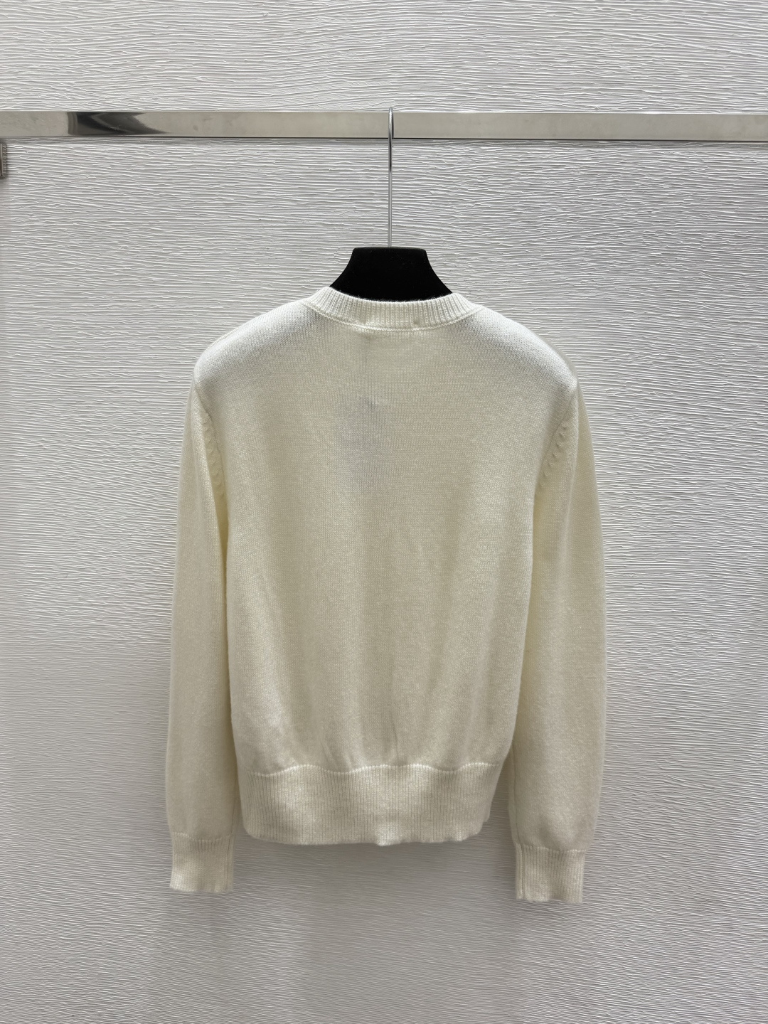 🆕CE家🆕  早秋新款  纯色简约圆领针织长袖开衫 颜色：白色 黑色 尺码：36.38.40      