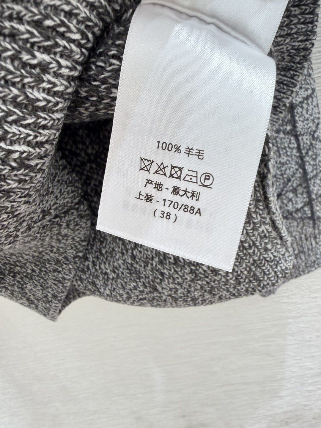 🆕D家🆕  早秋新款  撞色菱格圆领针织长袖 颜色：灰色 尺码：36.38.40      